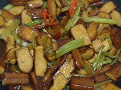 參考食譜 : 芹菜炒豆干