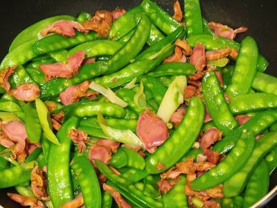 蒜苗拌鴨胗炒荷蘭豆