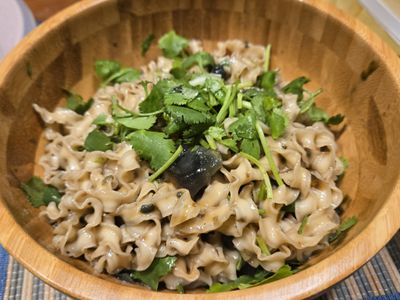 參考食譜 : 皮蛋辣拌麵