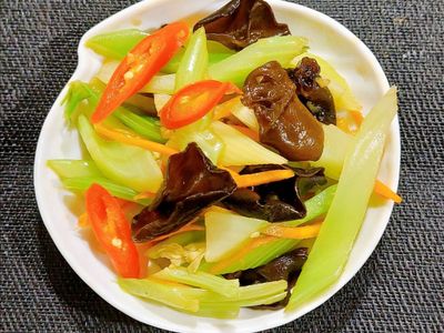 涼拌西芹(五辛素)