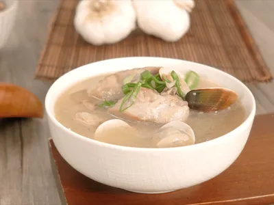 蒜頭雞湯｜雞湯界的濃郁天花板