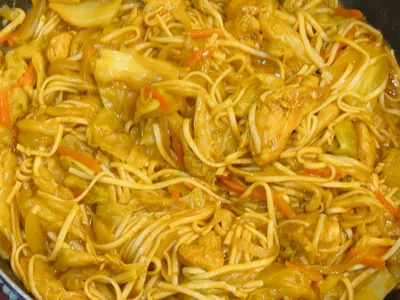 咖喱粉雞肉炒麵