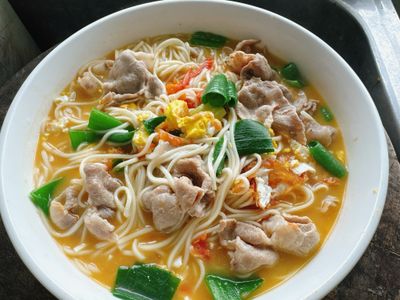 參考食譜 : 超簡單的番茄豬肉雞蛋麵