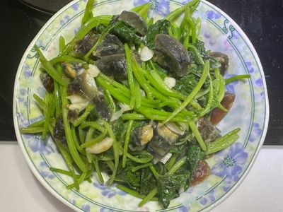 參考食譜 : 皮蛋地瓜葉