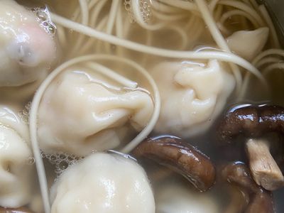 香菇餛飩雞湯麵