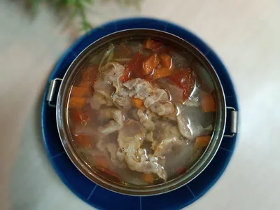 洋蔥番茄蘿蔔牛肉湯