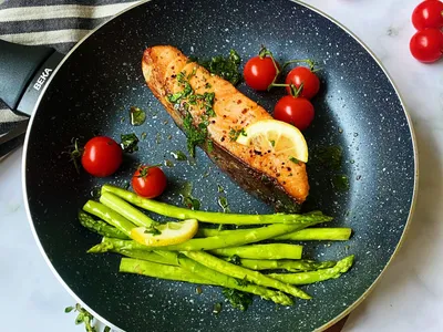 浪漫餐桌提案｜羅勒百里香嫩煎鮭魚