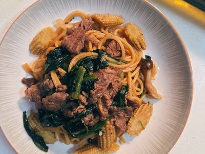 菠菜牛肉炒義大利麵