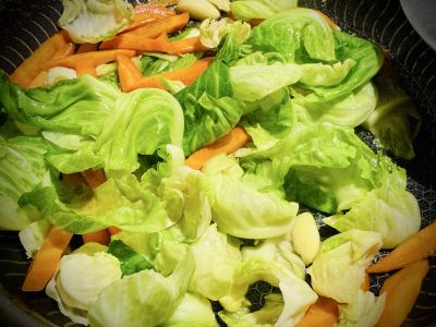 炒蒜香蘿蔔高麗菜苗
