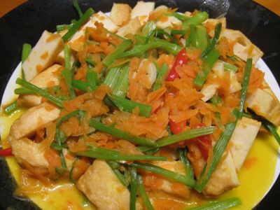 參考食譜 : 【粉豬兒】芹菜炒黃金豆腐