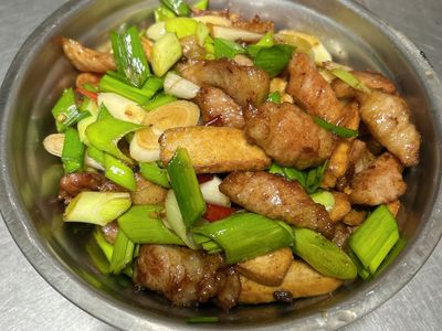 蒜苗炒五花肉（或豬里肌）