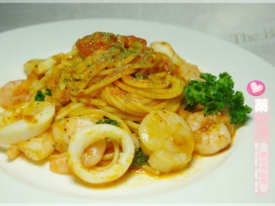 參考食譜 : 【Classico義遊味境】番茄羅勒海鮮義大利麵