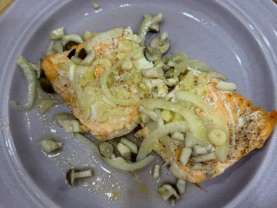 奶油鴻禧菇烤鮭魚