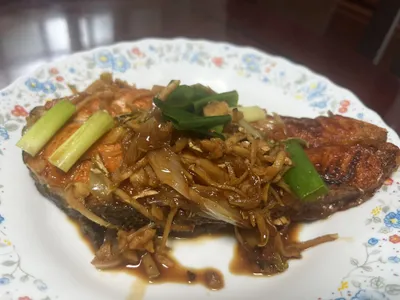 醬燒鮭魚及吳郭魚