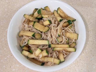 櫛瓜拌麵線