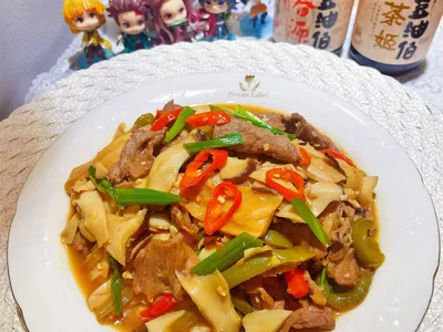 酸辣杏鮑菇嫩牛肉