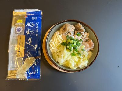 好勁道胡椒雞腿麵湯