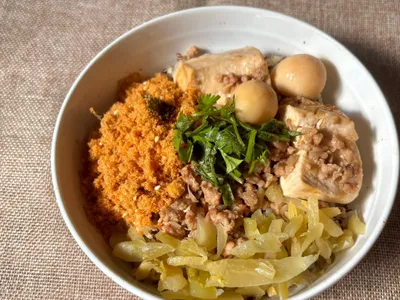 魚鬆滷肉飯