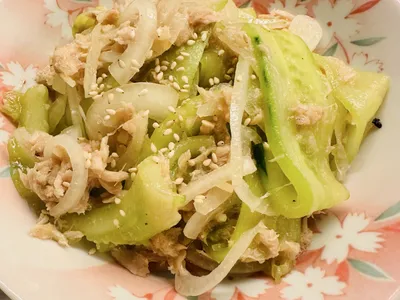 鮪魚洋蔥小黃瓜沙拉
