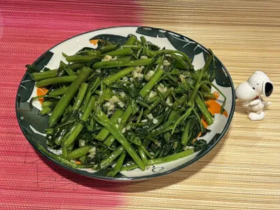參考食譜 : 零廚藝系列：蒜蓉空心菜