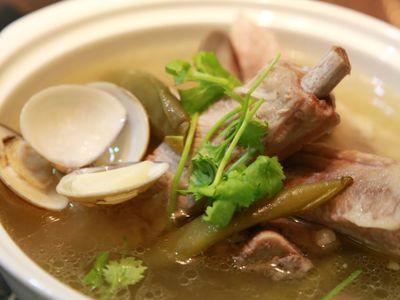 剝皮辣椒肋骨排湯