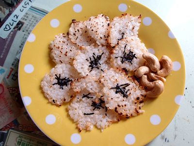 參考食譜 : 鍋巴餅~小點心