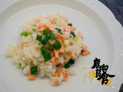 參考食譜 : 鮭魚炒飯