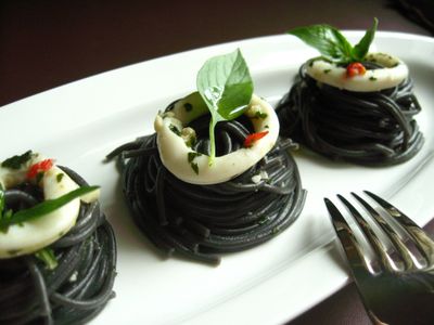 參考食譜 : 火熱香蒜辣椒墨魚麵