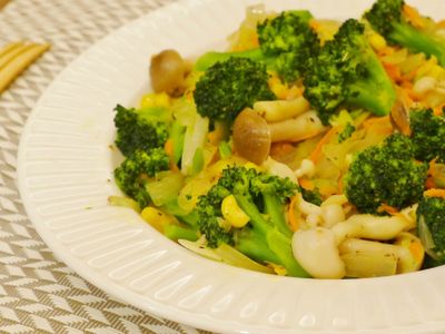 參考食譜 : 奶油洋蔥炒花椰菇菇~營養好健康!