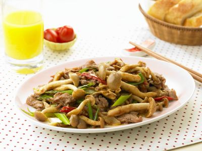 參考食譜 : 【好菇道】沙茶牛肉炒鴻喜菇