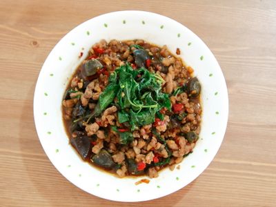 參考食譜 : 打拋皮蛋豬肉