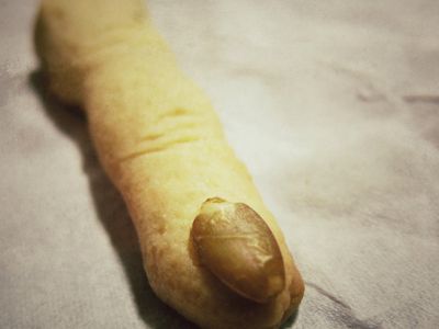 參考食譜 : 萬聖節巫婆手指餅乾 Witch Finger Cookies 