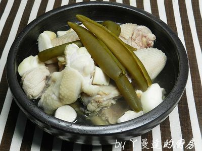參考食譜 : ㄚ曼達的廚房~剝皮辣椒雞湯
