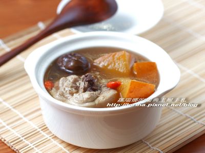 參考食譜 : 南瓜栗子雞湯