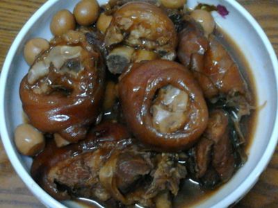 參考食譜 : 家庭式滷豬腳