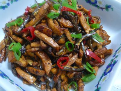 參考食譜 : lanni  豆乾小魚