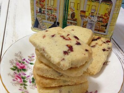 參考食譜 : Cranberries icebox cookie 紅莓牛油曲奇