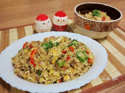 參考食譜 : 中式蠔油繽紛炒飯-上田太太抗貧幸福料理