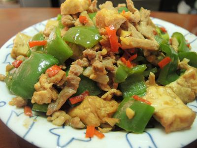 參考食譜 : 青椒炒油豆腐