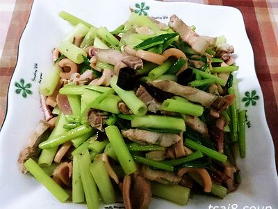 參考食譜 : 【魷魚炒芹管】