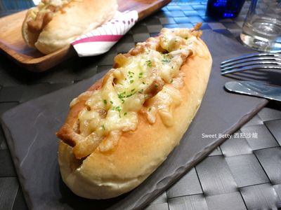 參考食譜 : 照燒肉絲起士潛艇堡