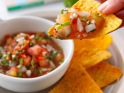 參考食譜 : 多力多滋佐莎莎醬