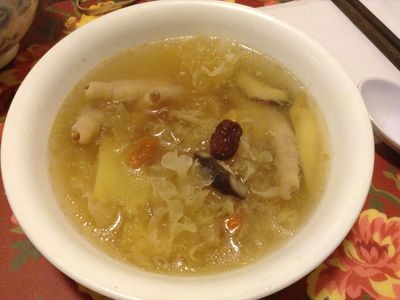參考食譜 : 美容養生湯 -- 白木耳