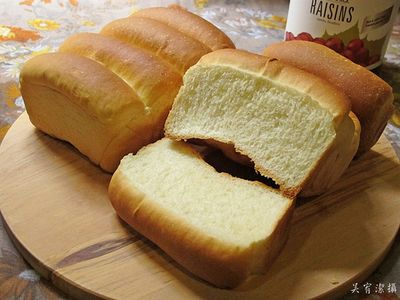 參考食譜 : 牛奶麵包。樂扣樂扣耐熱玻璃保鮮盒