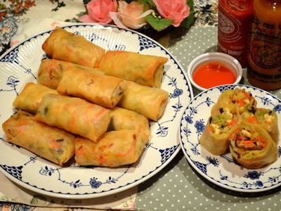 參考食譜 : 雞肉蔬菜粉絲春捲