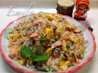 參考食譜 : 鮭魚炒飯