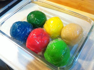 參考食譜 : 自製(培樂多)黏土