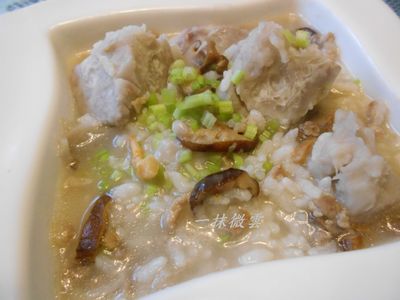 參考食譜 : 芋頭鹹粥