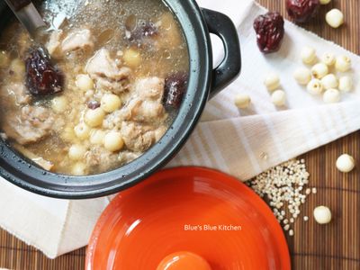 參考食譜 : 蓮子薏米排骨湯