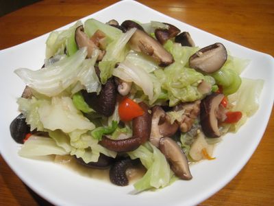 參考食譜 : 【粉豬兒】辣炒香菇高麗菜